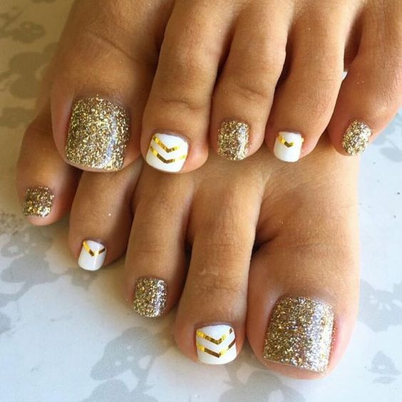 White And Gold Glitter Nails
 Picture gold glitter nails and white ones with gold chevron