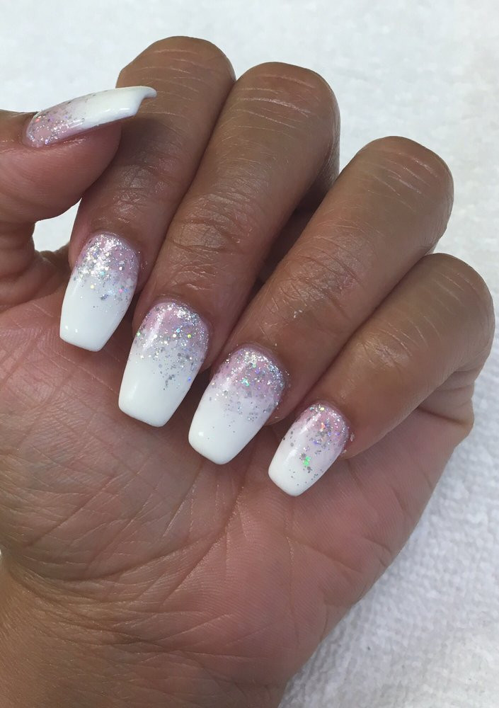 White Glitter Ombre Nails
 100 EPIC Best Ombre Pink And White Nails With Glitter