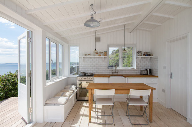 White Hut Kitchen
 Decorating 10 Ways to Bring Beach Hut Style Back From