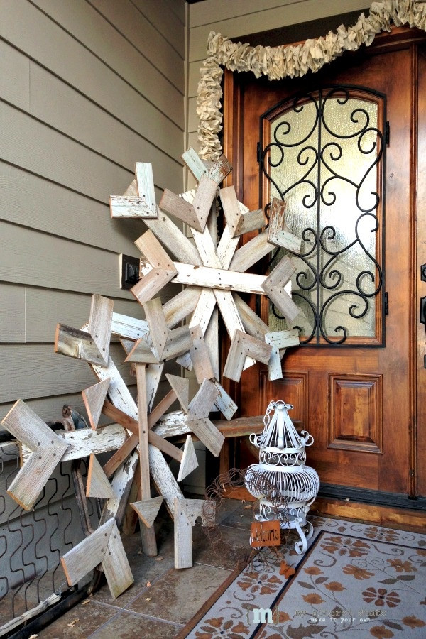 Winter Decor DIY
 40 DIY Paper Snowflakes Decoration Ideas Bored Art