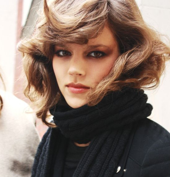 Women'S Feathered Hairstyles
 35 Glamorous 70s Feathered Hair Style Looks