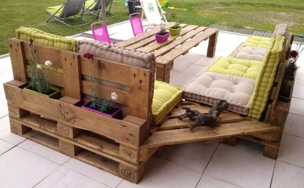 Wood Pallets Furniture DIY
 13 Cool DIY Outdoor Furniture Made of Pallet