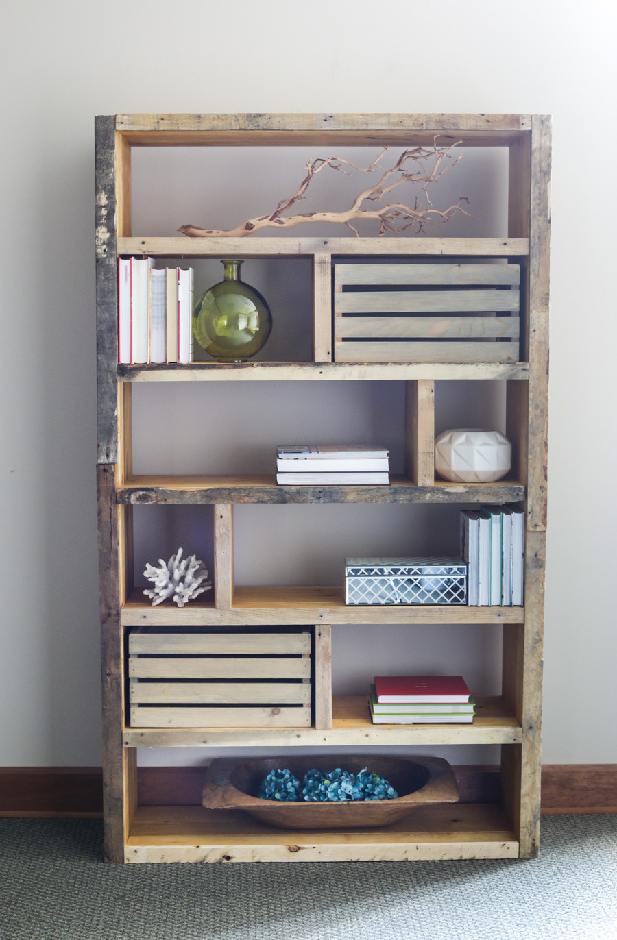 Wooden Bookshelf DIY
 DIY Rustic Pallet Bookshelf