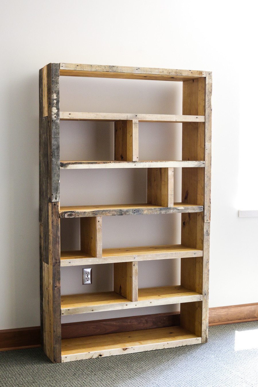 Wooden Bookshelf DIY
 DIY Rustic Pallet Bookshelf