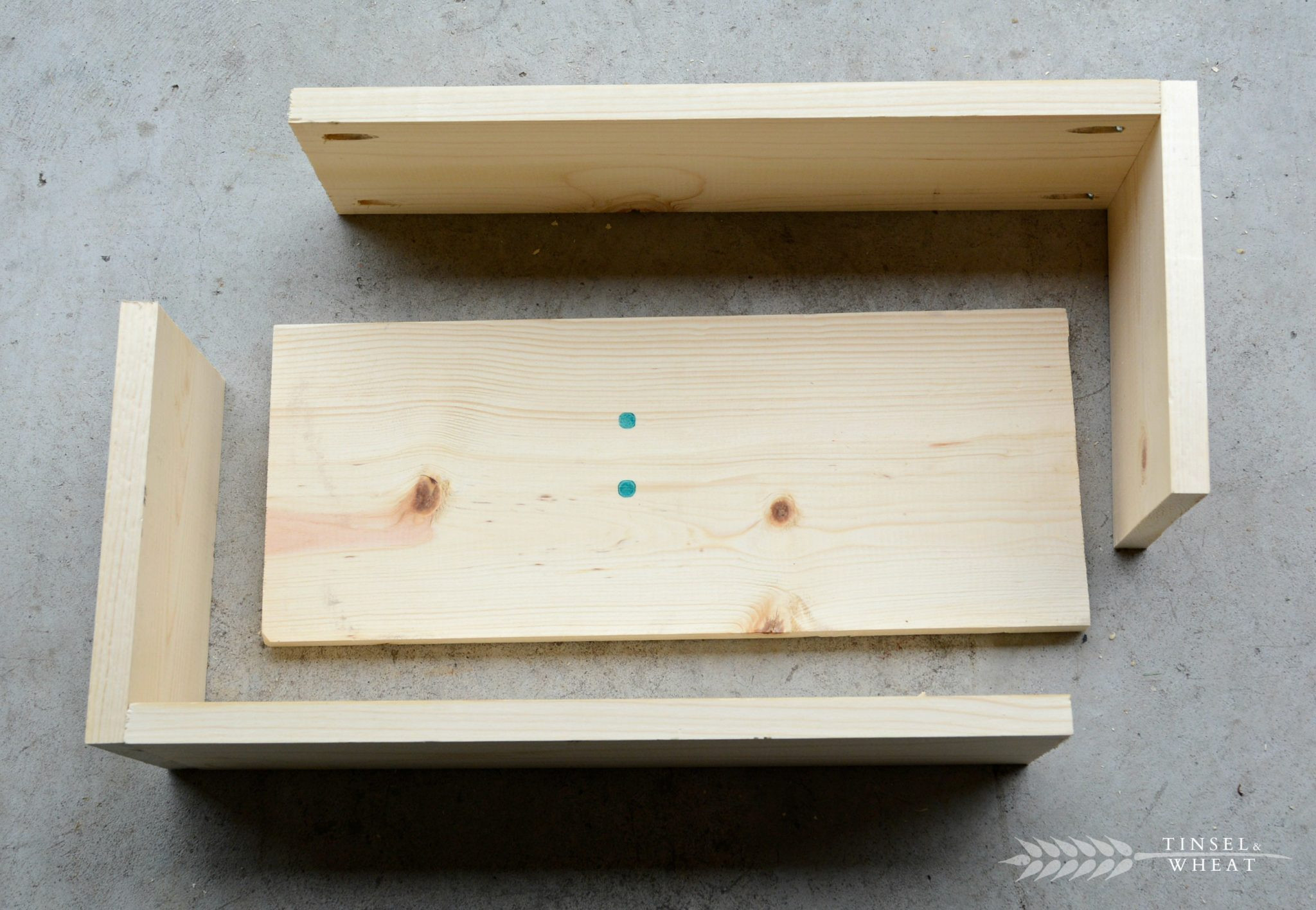 Wooden Box DIY
 DIY Wooden Box Centerpiece