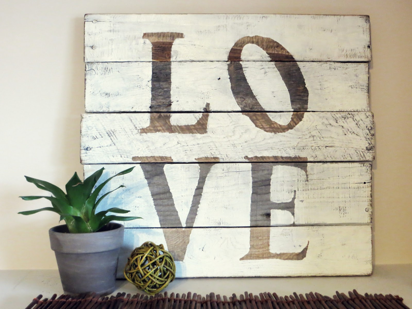 Wooden Sign Craft Ideas
 Namely Original Pallet Wood Sign Ideas
