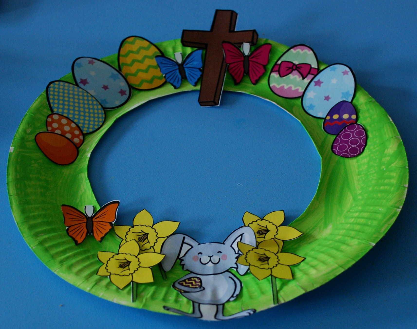 Wreath Craft For Kids
 Easy Easter wreath for kids to make