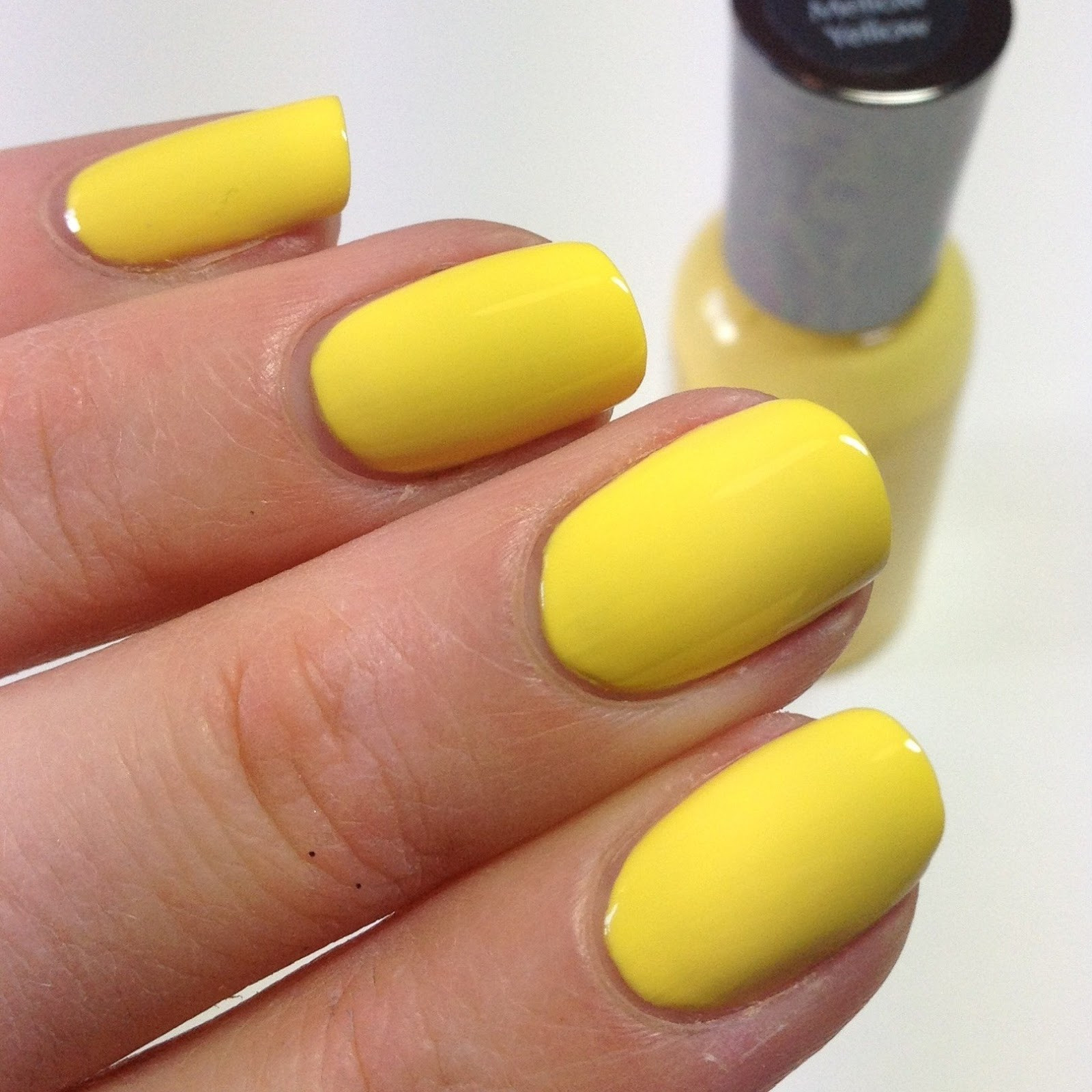 Yellow Nail Art
 Nail Art yellow nail paint