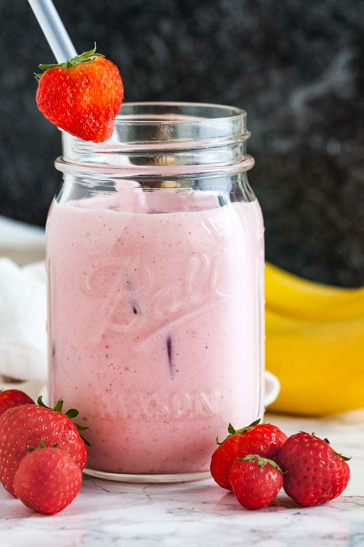Yogurt Smoothie Recipes With Frozen Fruit
 Strawberry Banana Yogurt Smoothie