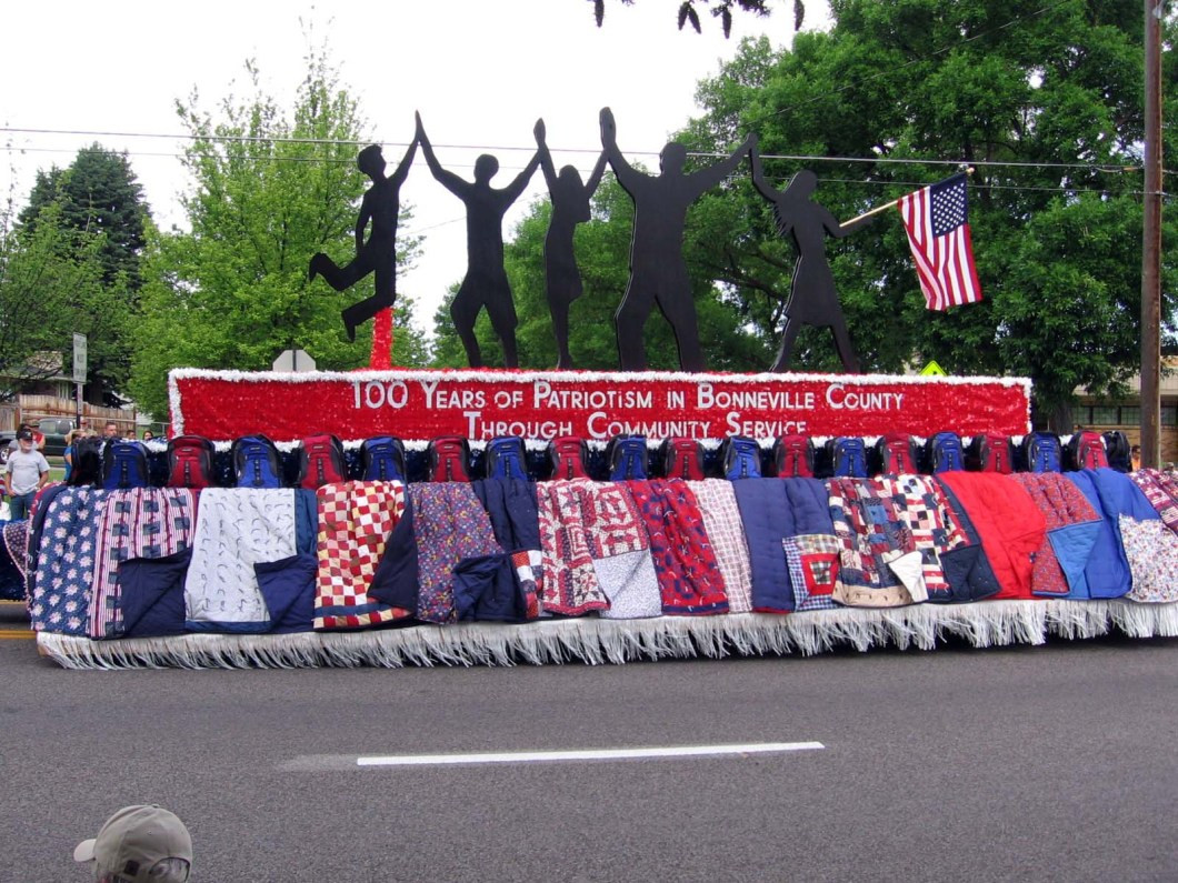 4th Of July Parade Theme Ideas
 Easy Christmas Parade Float Decorations