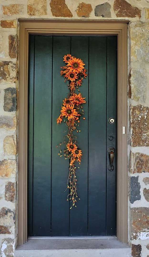 Autumn Door Decor
 21 DIY Fall Door Decorations