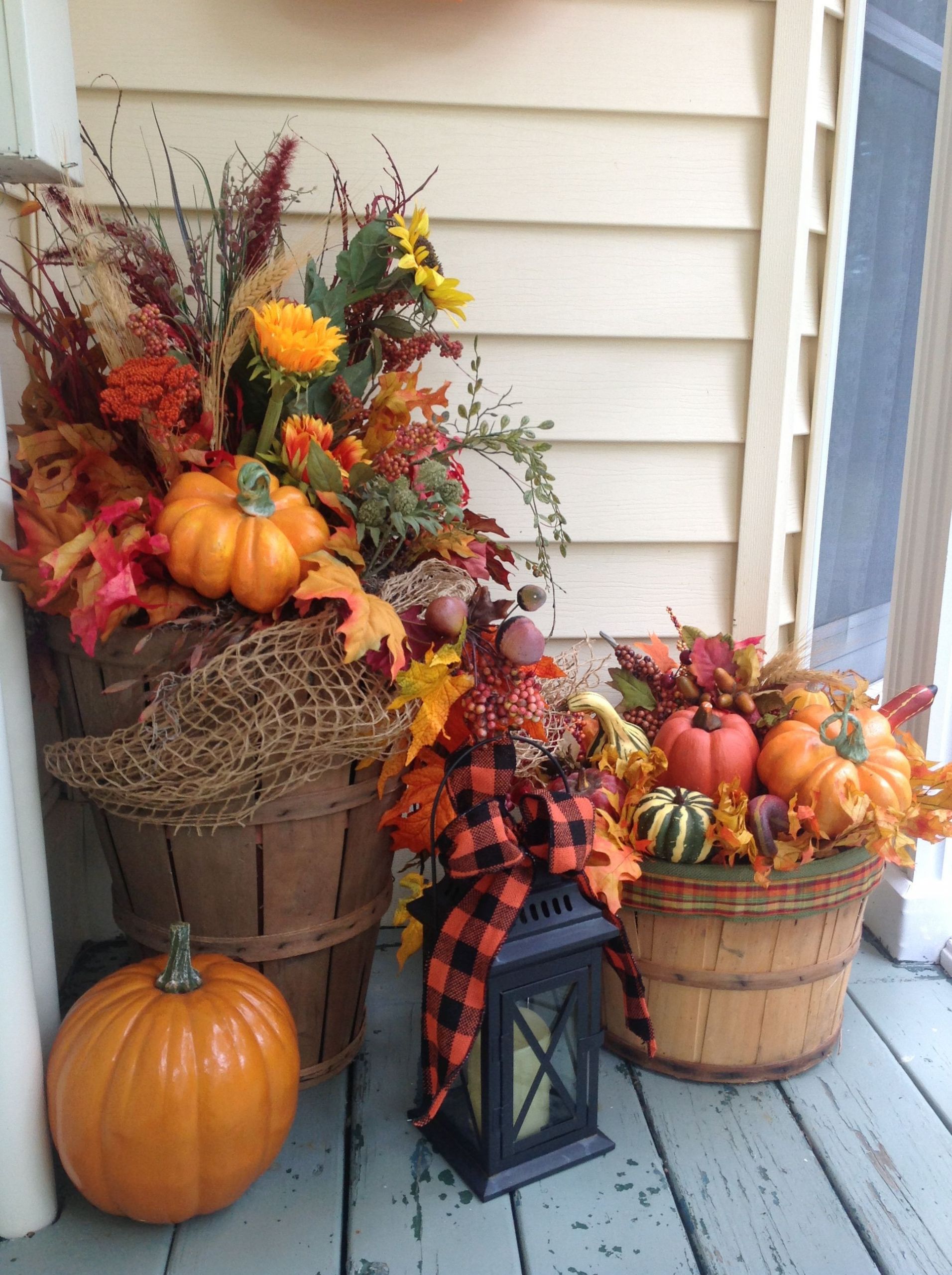 Autumn Outdoor Decor
 Baskets full of FALL autumn outdoor decor
