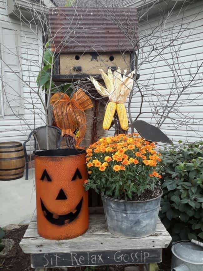 Autumn Outdoor Decor
 46 of the Coziest Ways to Decorate your Outdoor Spaces for