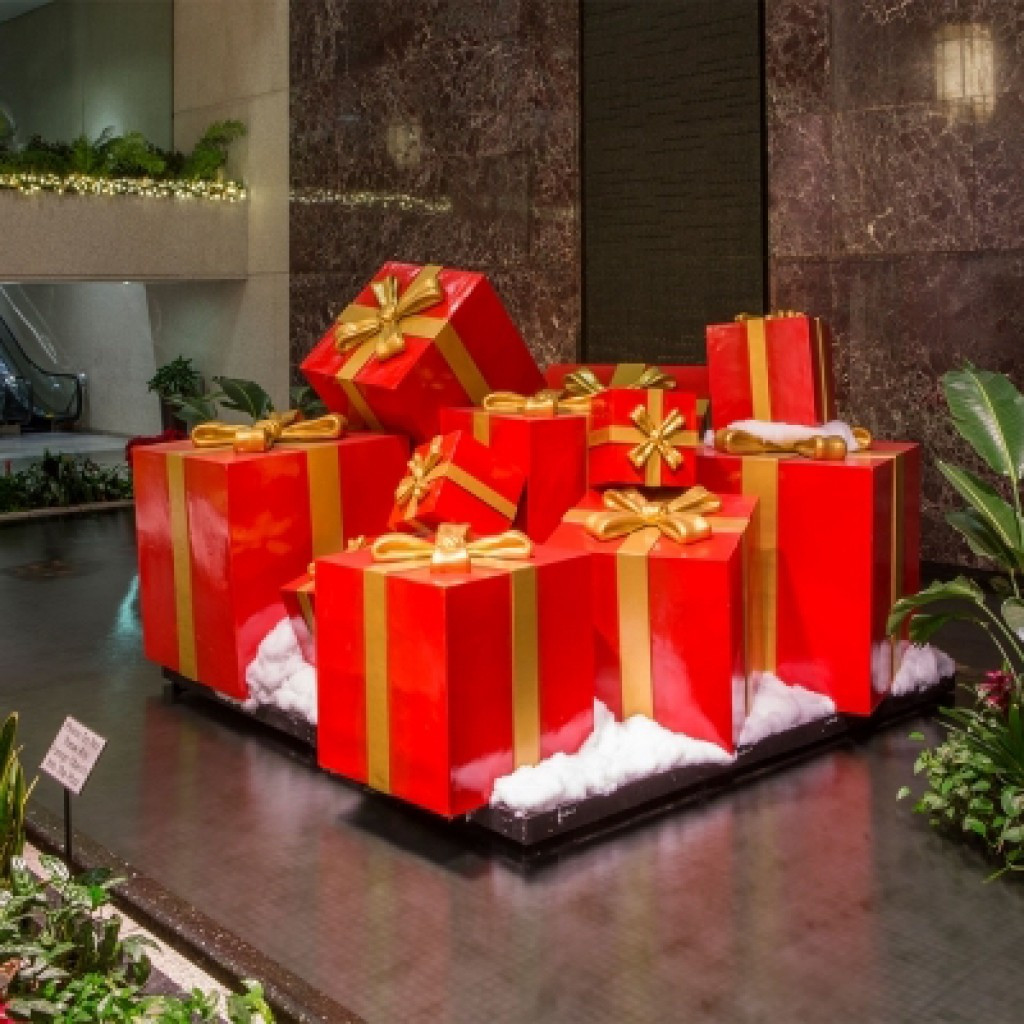 Big Christmas Gifts
 Giant Gift Boxes