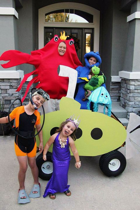Couple Costumes Ideas For Halloween
 21 Group Halloween Costumes for Family Halloween Costume