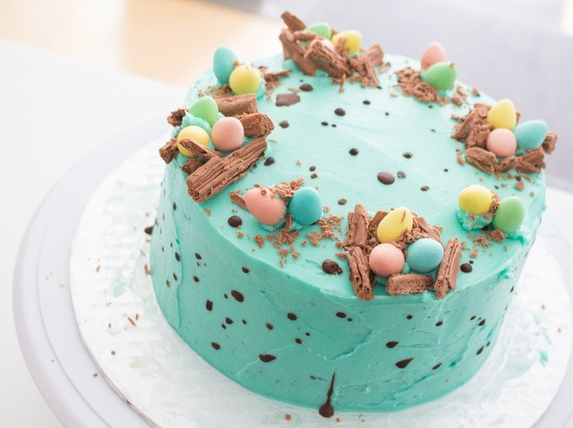 Easter Cake Decorating Ideas
 How to Decorate a Speckled Chocolate Easter Egg Cake