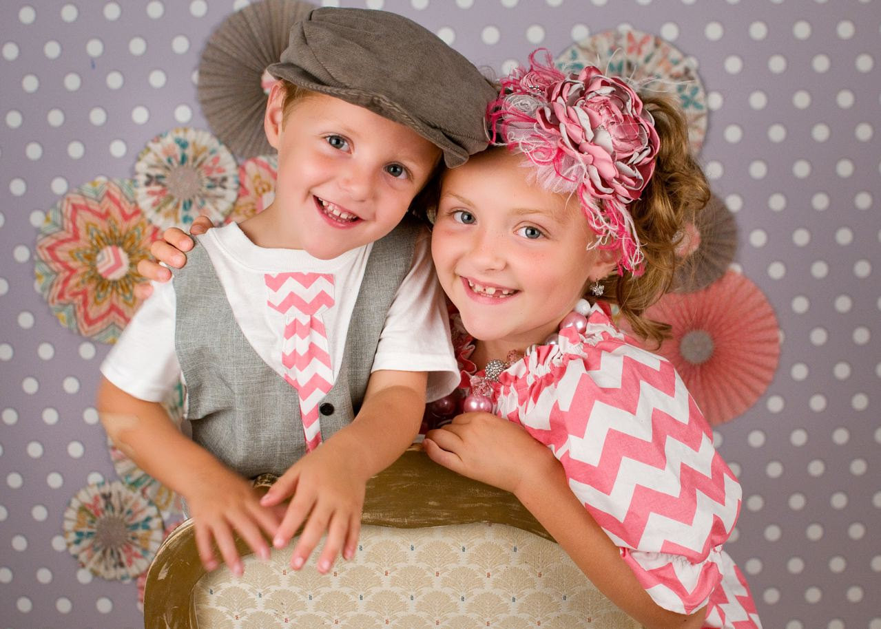 Easter Picture Ideas For Siblings
 Sibling Valentines day outfits Chevron easter outfits