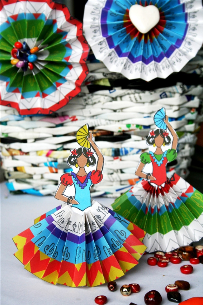 Easy Cinco De Mayo Crafts
 How to make paper rosettes and Señoritas for el Cinco de