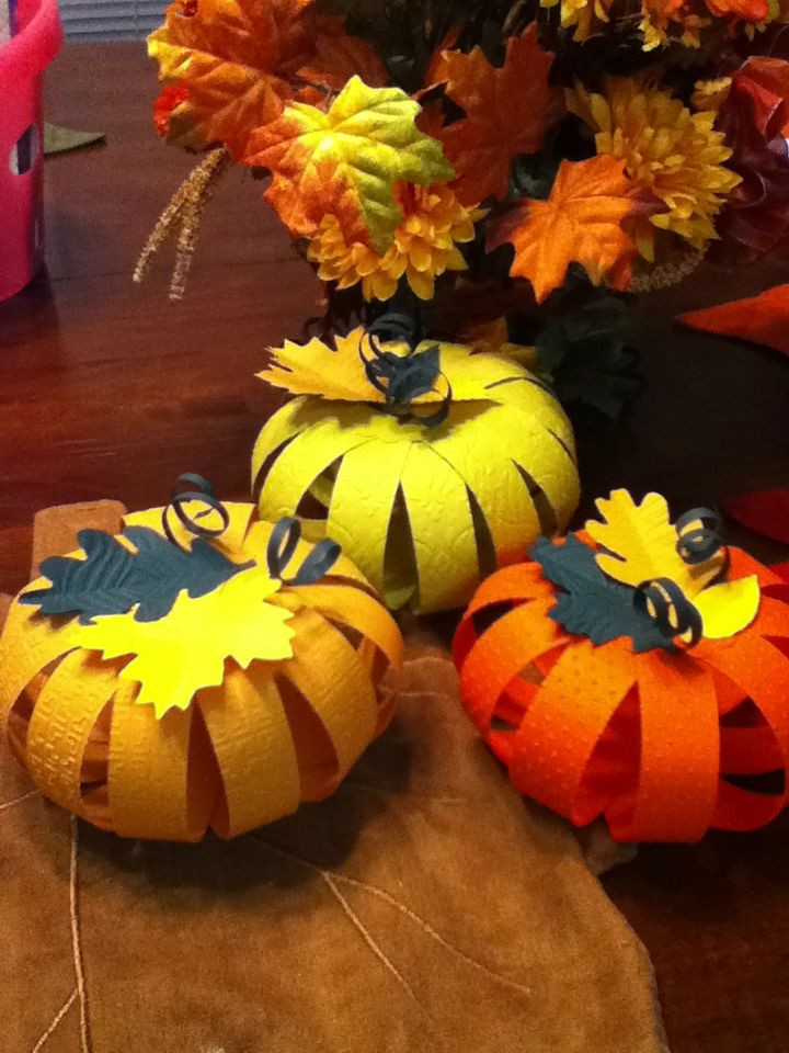 Fall And Halloween Crafts
 Paper pumpkins Halloween