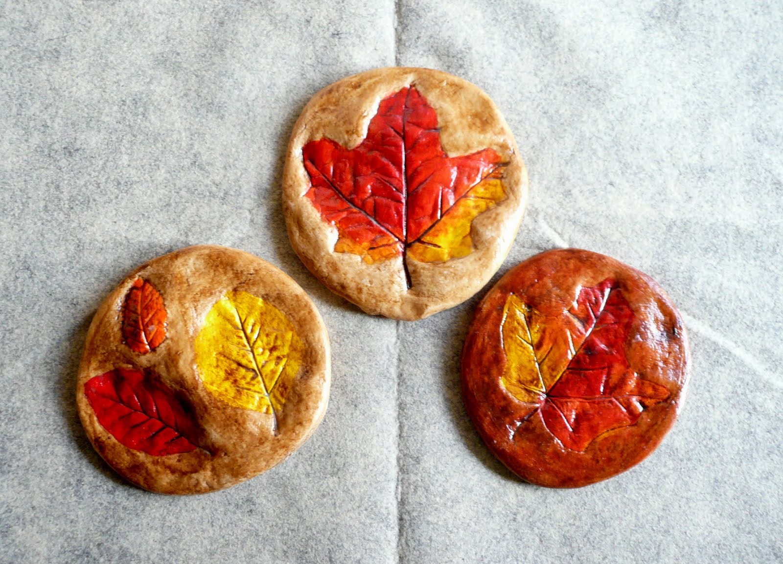 Fall Crafts To Make
 Dishfunctional Designs Crafts To Make With Autumn Leaves