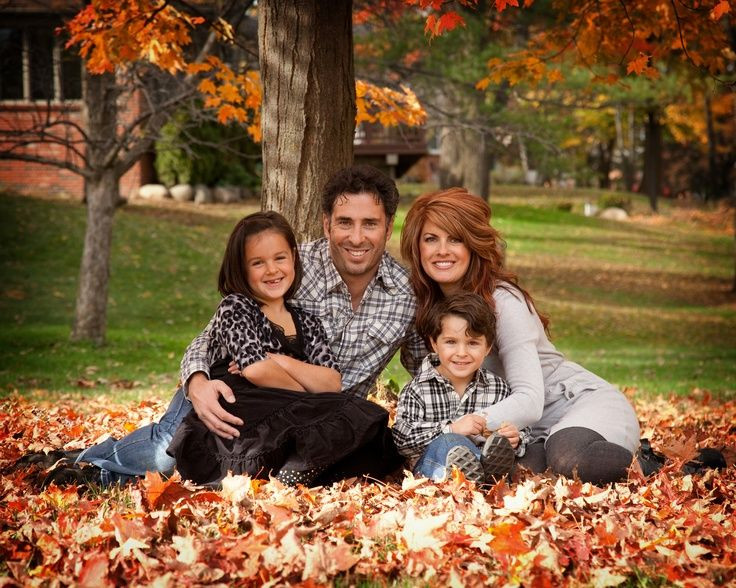 Family Portrait Ideas For Fall
 fall photography ideas Great fall family photo