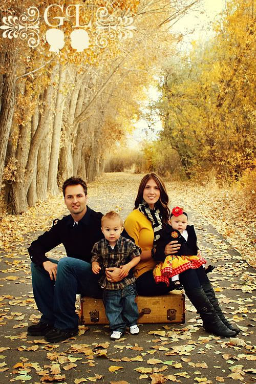 Family Portrait Ideas For Fall
 25 Best Fall Ideas for Family and Kids