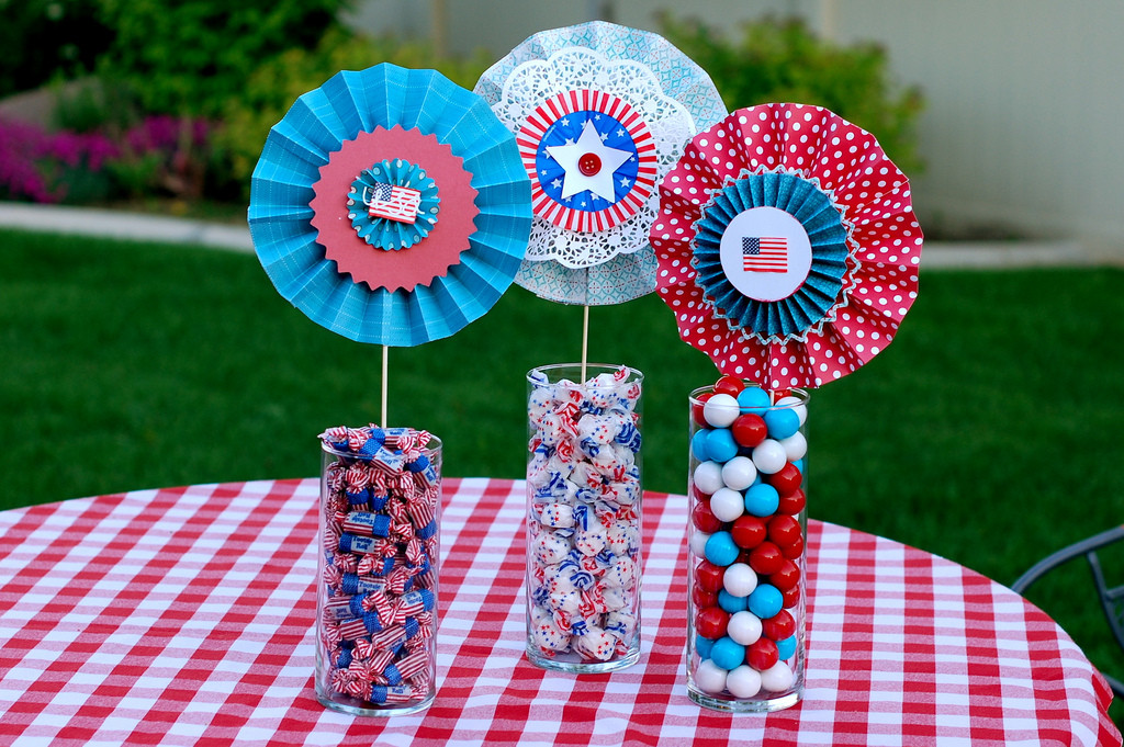 Fourth Of July Paper Crafts
 Patriotic Paper Lollies Perfect for July 4th