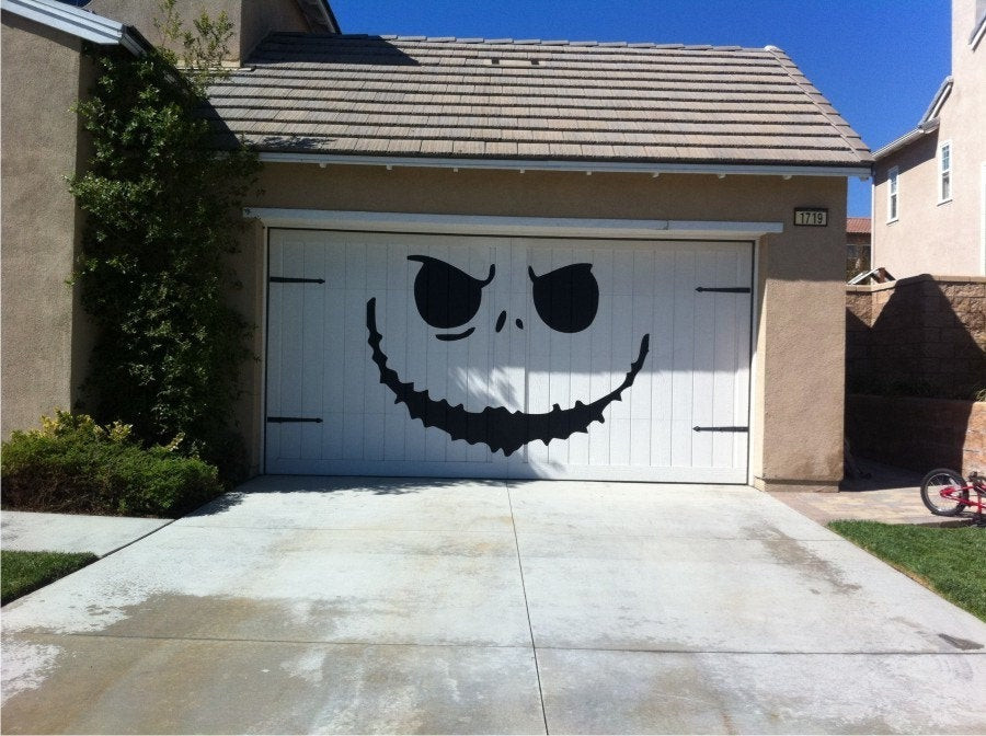 Garage Door Halloween Decor
 Carrentals Blog 20 Awesome Garage Door Decals