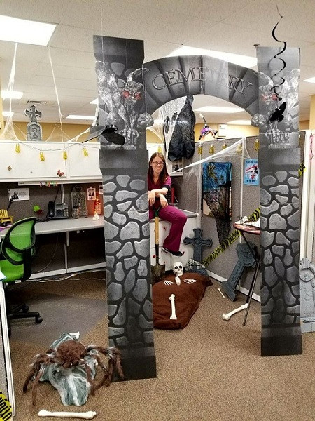 Halloween Desk Decorating Ideas
 55 Best Halloween Cubicle Ideas Worth Replicating at Your