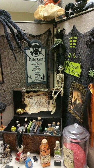 Halloween Desk Decorating Ideas
 55 Best Halloween Cubicle Ideas Worth Replicating at Your