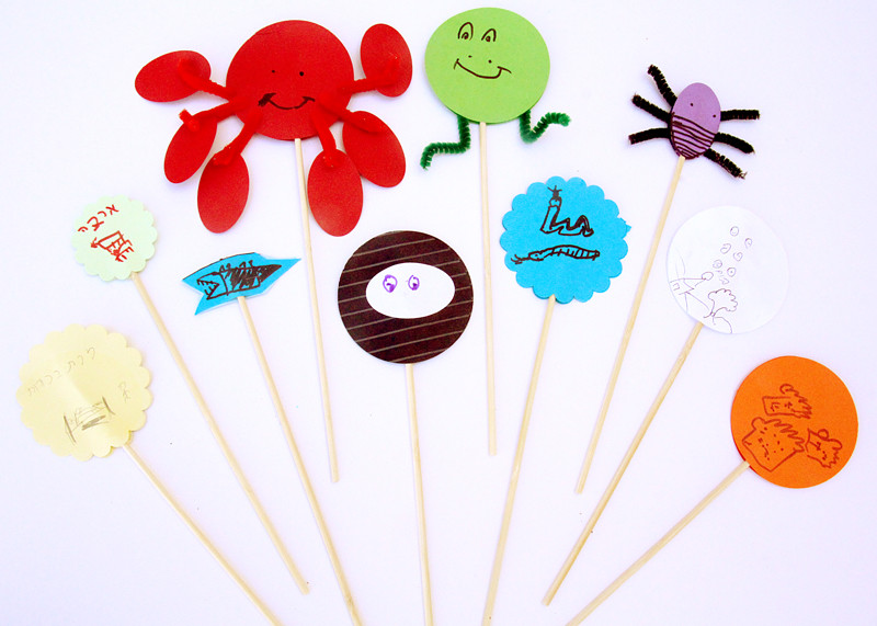 Passover Crafts For Sunday School
 Ten Plagues Passover Craft For Kids creative jewish mom