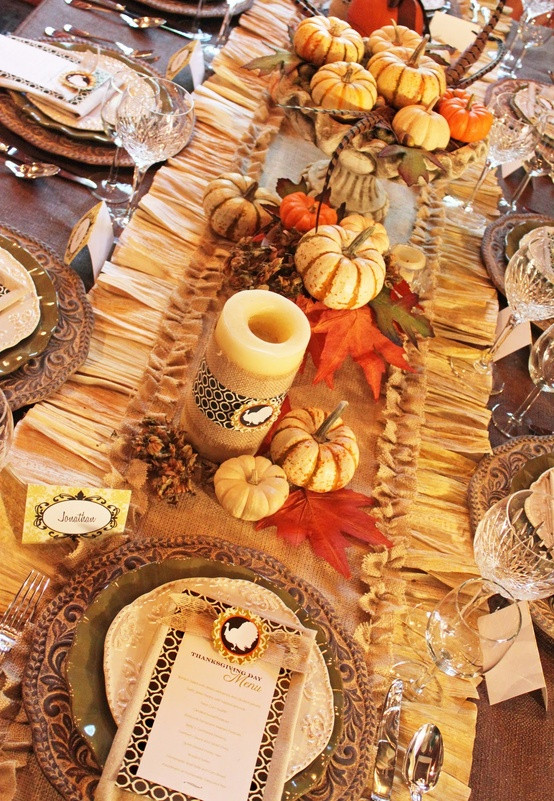 Pinterest Thanksgiving Table Ideas
 Who Wants Some Thanksgiving Tablescape Ideas Setting