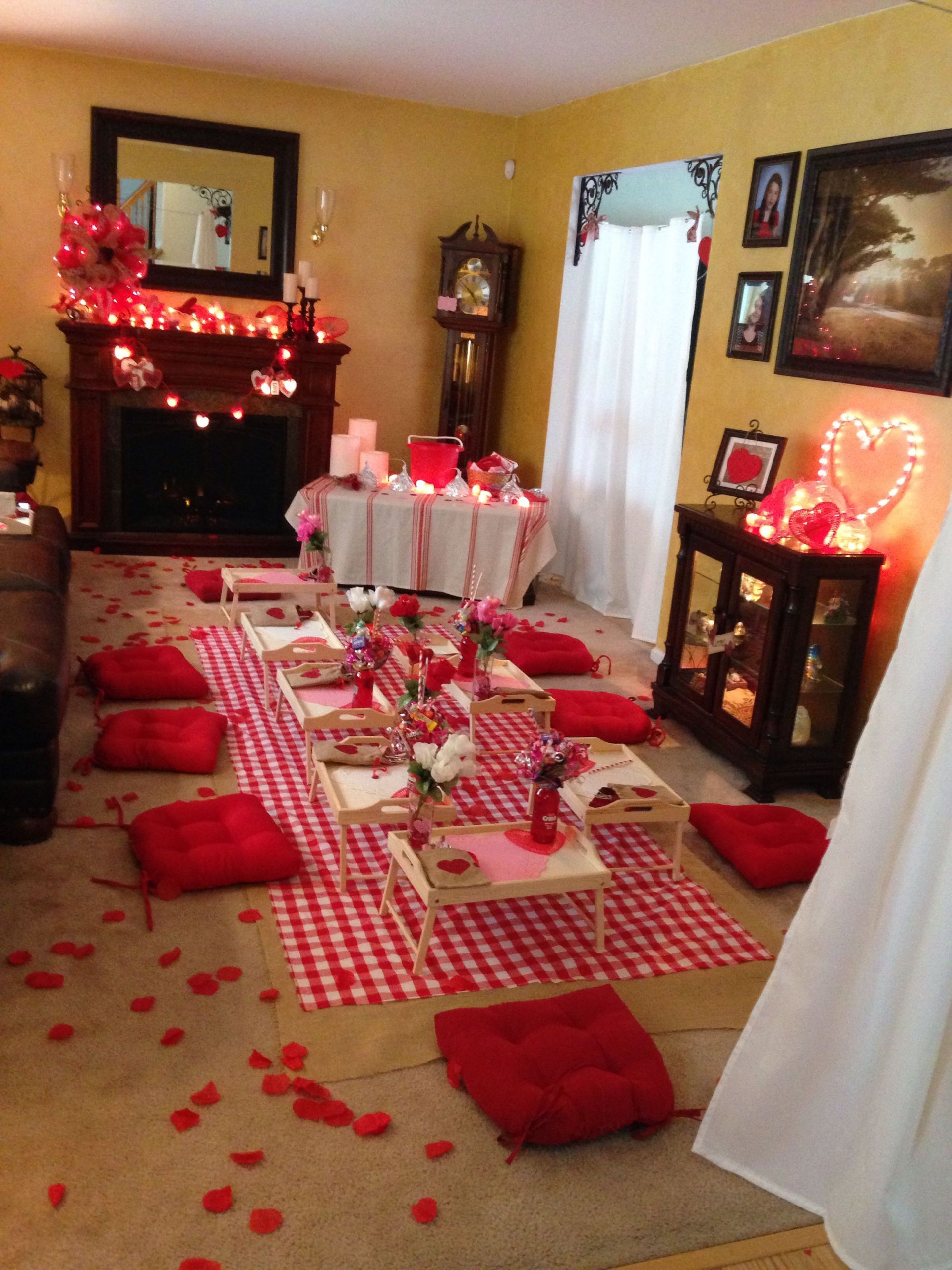 Romantic Bedroom Ideas For Valentines Day
 Indoor picnic valentines day