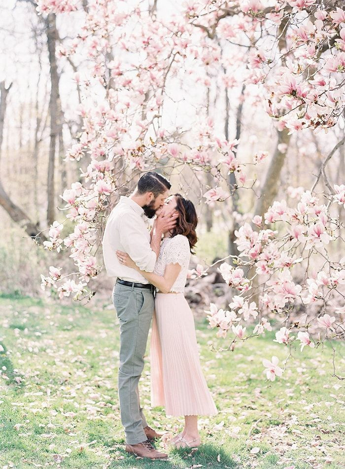 Spring Ideas Photography
 Sweet Outdoor Spring Engagement Session ce Wed