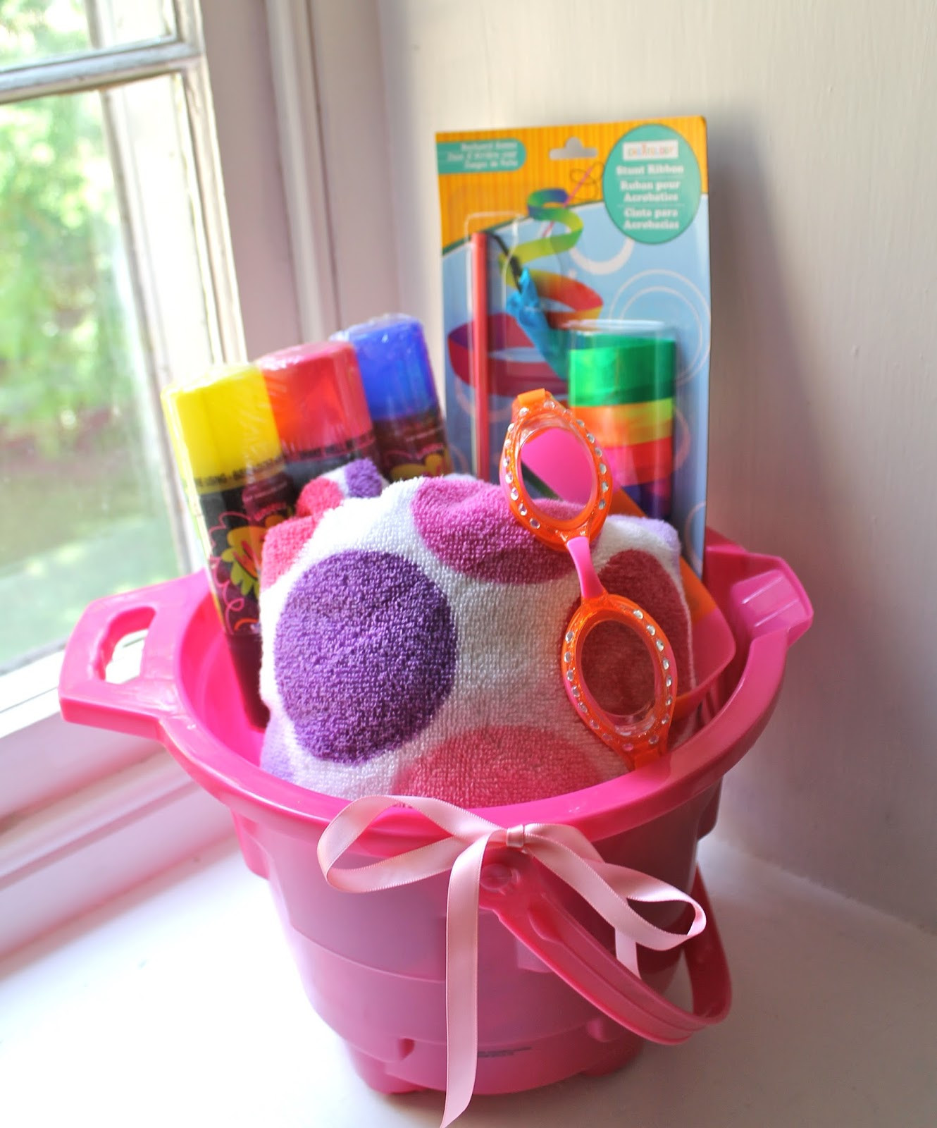Summer Fun Gift Basket
 Pretti Mini Blog Wel e Summer with an End of School