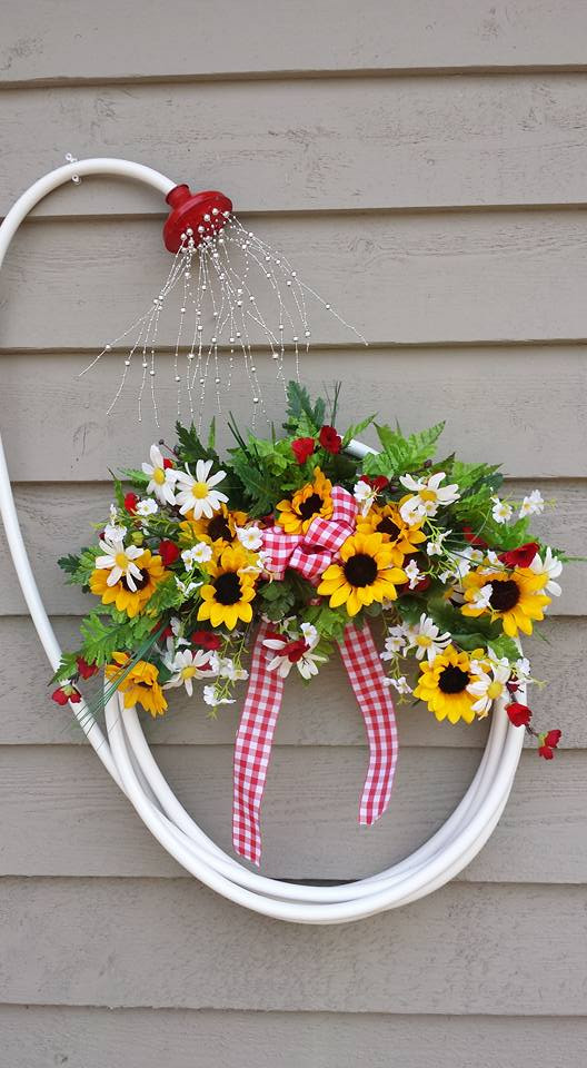 Summer Wreath Diy
 50 DIY Summer Wreaths To Celebrate The Sun With