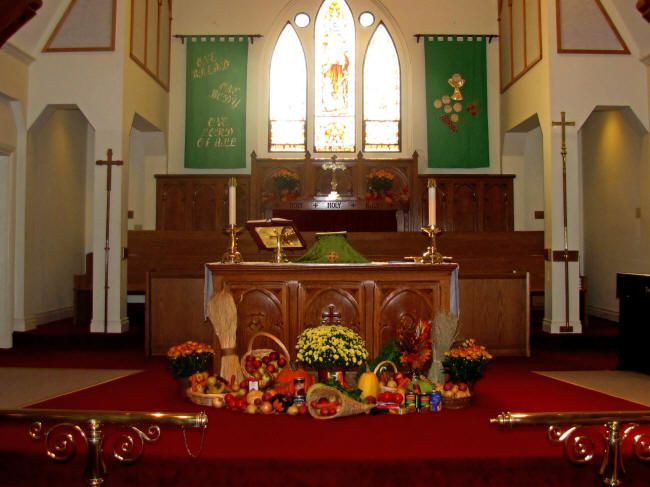 Thanksgiving Worship Service Ideas
 Thanksgiving decorations There are small arrangements on