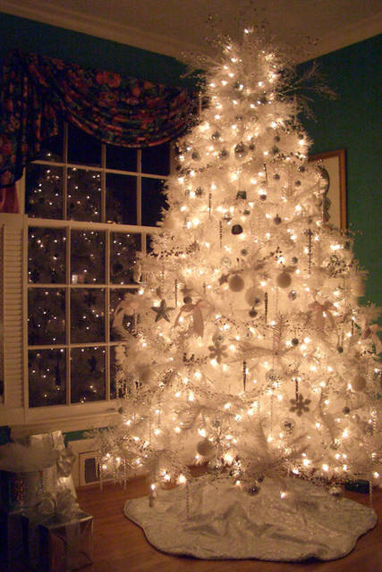 White Christmas Tree Ideas
 How do you decorate a White Christmas Tree