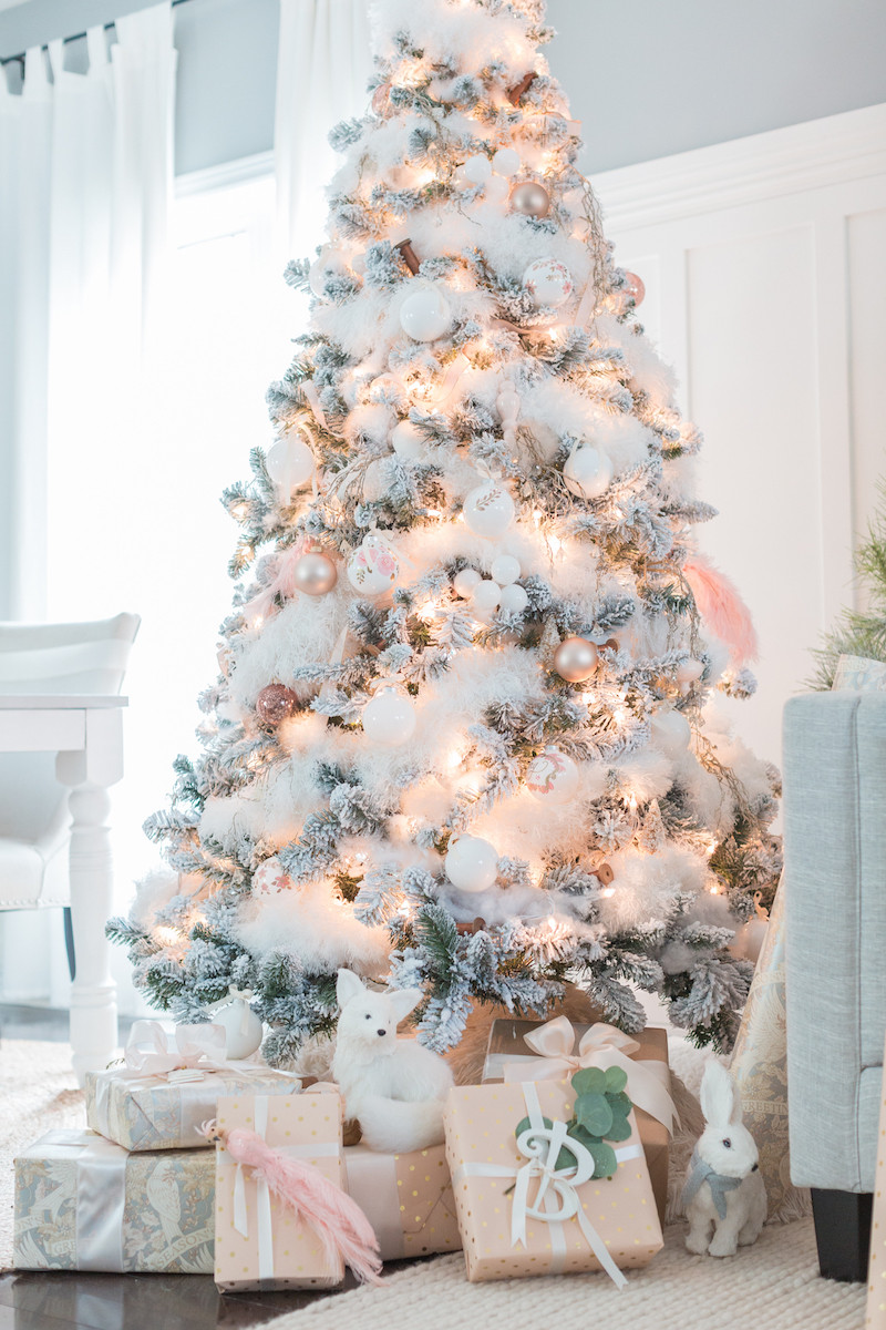 White Christmas Tree Ideas
 3 Classic Color Themes for Your Christmas Tree
