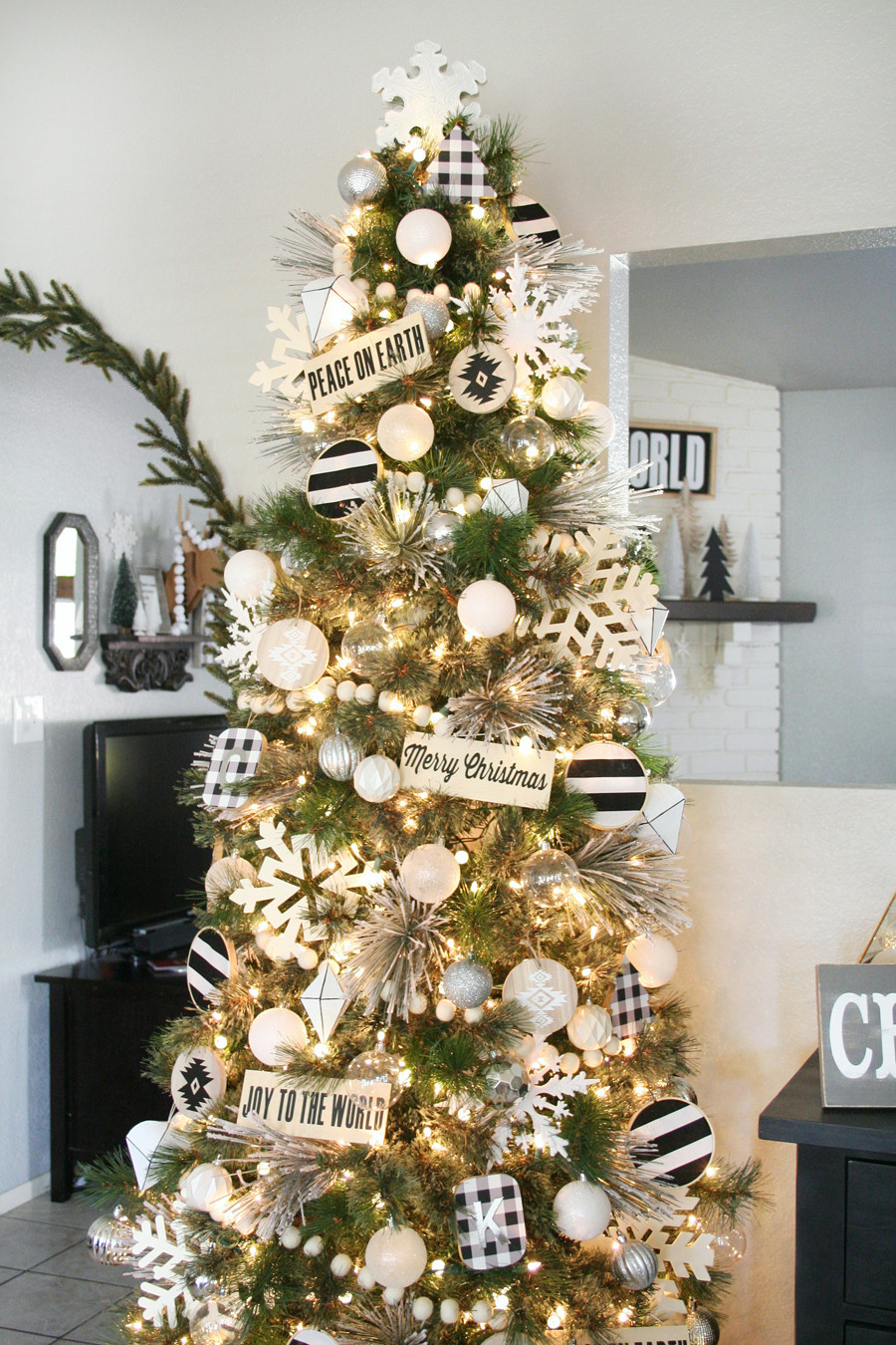 White Christmas Tree Ideas
 Black & White Christmas Tree Decor