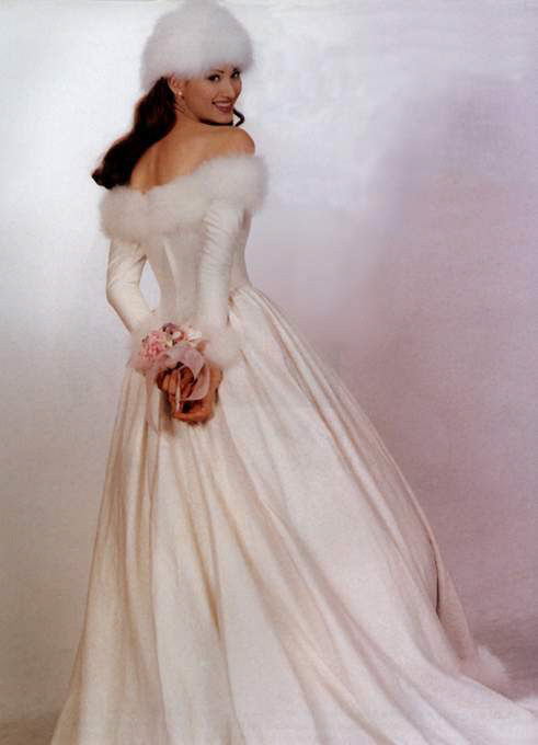 Winter Wedding Party Dresses
 Winter Wedding Dress Designs With Snow White Wedding Dress